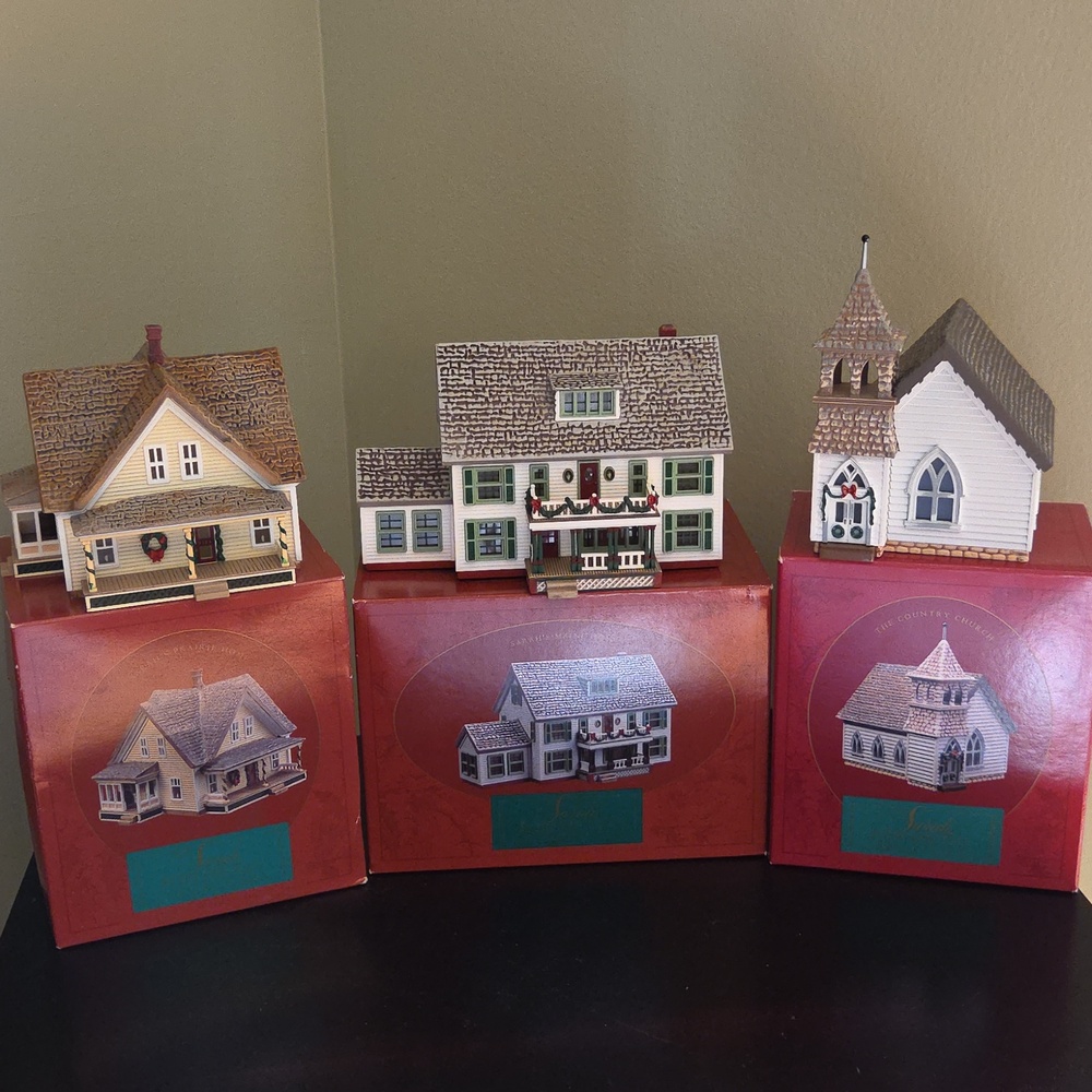 Sarah Plain &T all Christmas Village Set of 3 1994 Hallmark Maine Prairie Home